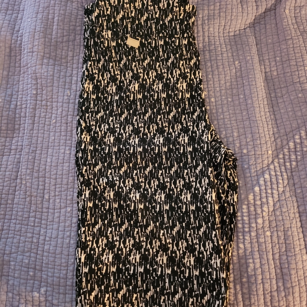 Right above the knee stretch shorts